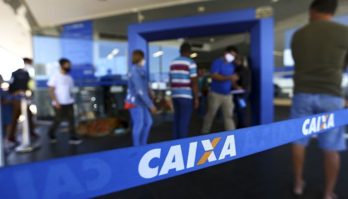 05_08_2020_fila_agencia_caixa.jpg
