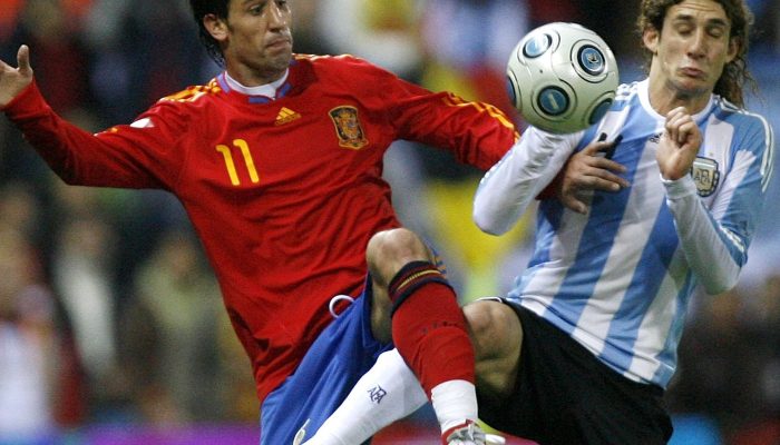 2009-11-14t120000z_957882412_gm1e5bf0gdx01_rtrmadp_3_soccer-spain.jpg