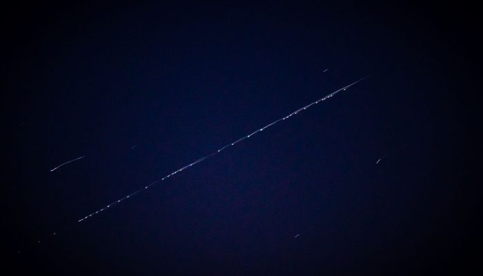 2020-04-24t000000z_448793218_mt1belga2497353_rtrmadp_3_space-passage-starlink-satellites.jpg