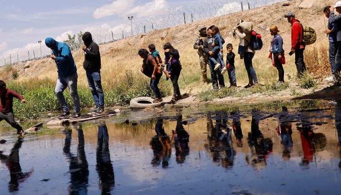 2023-05-26t193825z_1_lynxmpej4p0sm_rtroptp_4_usa-immigration-mexico.jpg