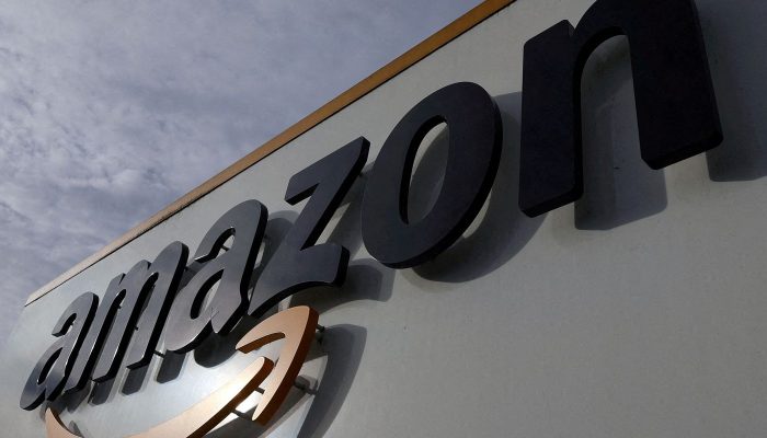 2025-10-28t111009z_1_lynxmpel9r0j5_rtroptp_4_usa-holiday-shopping-amazon-hiring.jpg