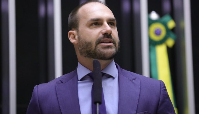 Capa-Em-10-anos-de-Camara-Eduardo-Bolsonaro-teve-2-projetos-que-viraram-lei-1-1.jpg