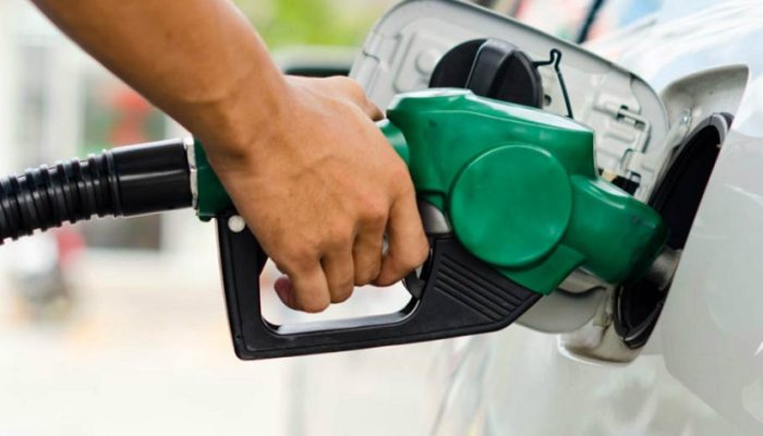 Colocando-gasolina.jpg