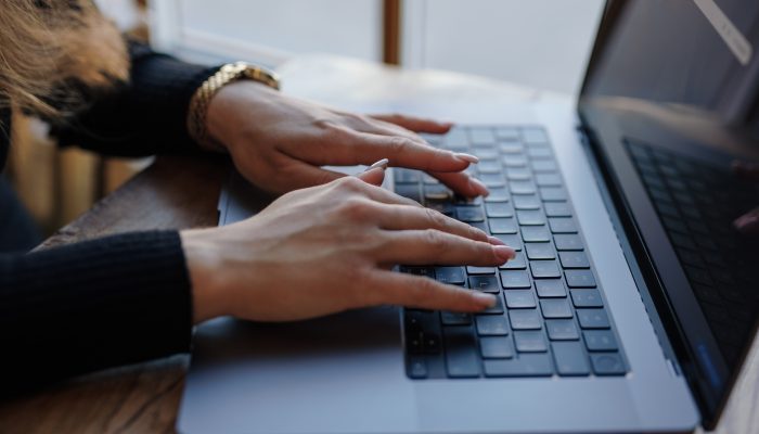 Teclado-mulher.jpg