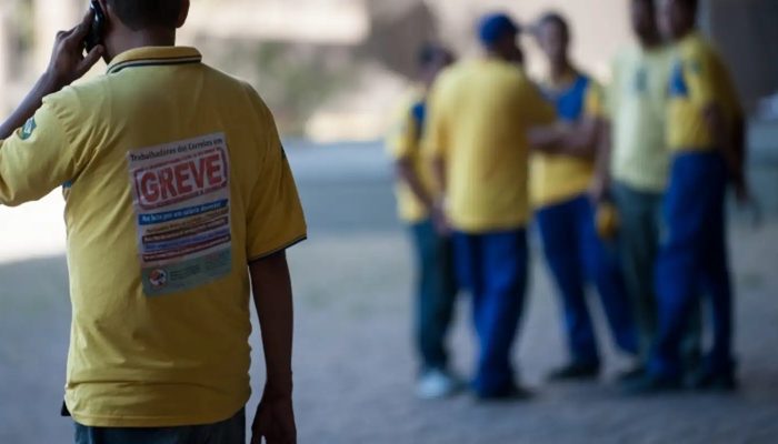 abr120913mcsp_6296_greve_correios.jpg