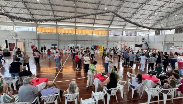 baile-do-programa-60-celebra-dia-das-maes-com-integracao-em-erechim.jpg
