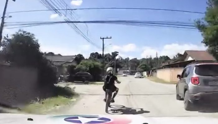 bicicleta-motorizada-jovem-ignora-pmsc-tenta-fugir-joinville.jpg
