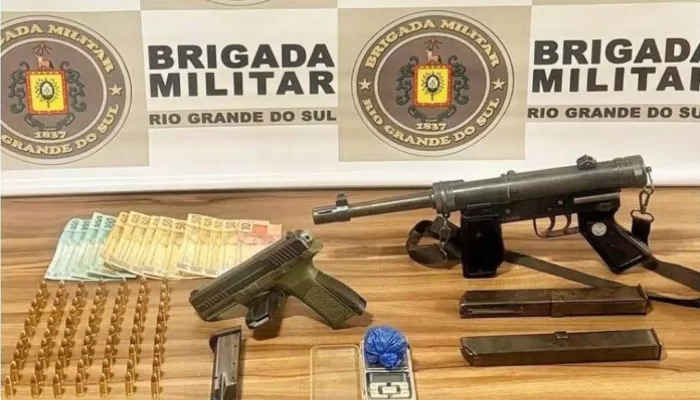 brigada-militar-prende-dois-homens-e-apreende-submetralhadora-e-drogas-em-aratiba-1450x850-eb258a84.webp