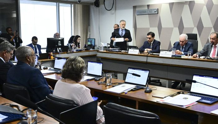 ccj-do-senado-aprova-pec-que-acaba-com-jornada-6x11788377229.jpg
