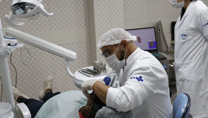 comissao-do-senado-aprova-novo-piso-salarial-de-medicos-e-dentistas-valor-passa-de-r-3-636-para-r-13.jpeg