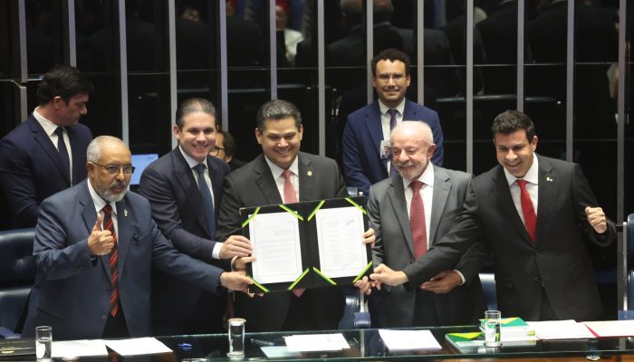 congresso-promulga-fim-da-escala-6x1-que-altera-jornada-de-trabalho-veja-o-que-muda-e-quando-comeca.jpeg