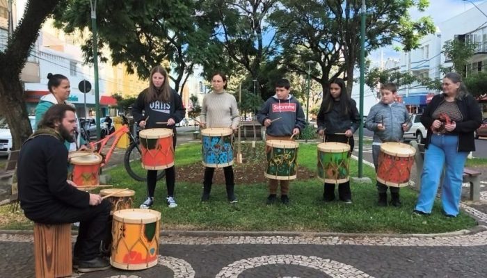 criancas-do-caps-infantojuvenil-de-erechim-sensibilizam-sobre-a-vacinacao-com-arte-e-musica.jpg
