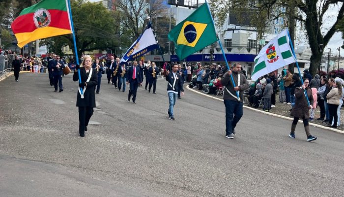 desfile-de-7-de-setembro-reune-cerca-de-3-5-mil-pessoas-em-erechim1788798981.jpg