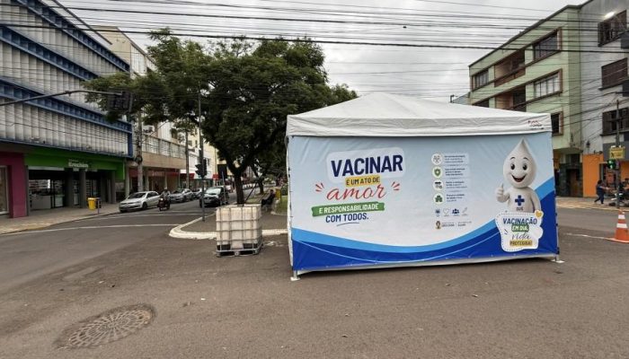 erechim-lanca-acao-especial-de-vacinacao-contra-a-gripe-na-esquina-democratica.jpg