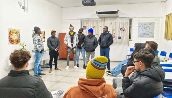 exposicao-promove-integracao-entre-estudantes-brasileiros-e-estrangeiros-por-meio-da-cultura-e-da-di.jpeg