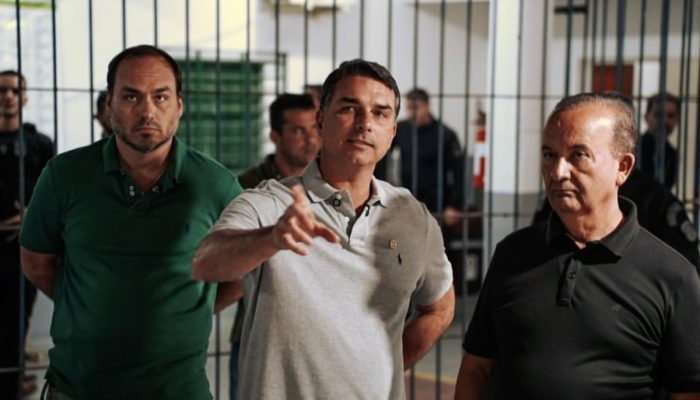 flavio-bolsonaro-cadeias-sc-pre-candidato-presidencia.jpg