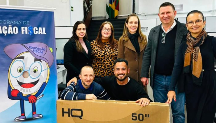 ganhador-do-nota-fiscal-gaucha-recebe-televisao-sorteada-pela-prefeitura-de-erechim1784038157.jpg