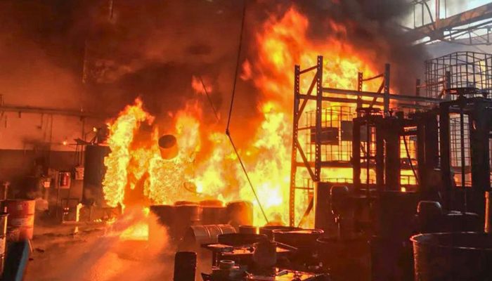 grande_incendio_atinge_distribuidora_de_tintas_em_diadema_sp.jpg