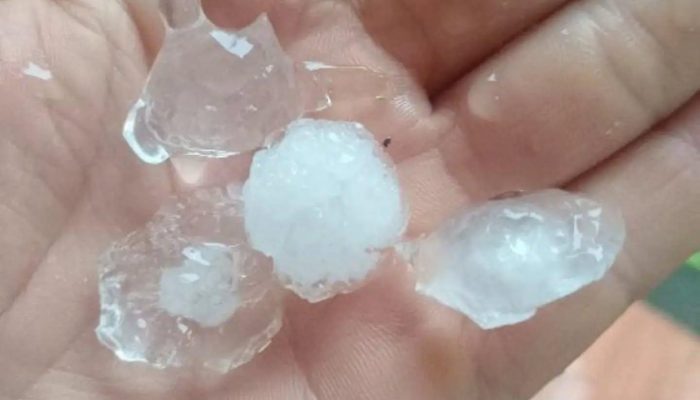 granizo-provoca-danos-em-casas-e-derruba-arvores-em-erechim-nesta-segunda-feira.jpg