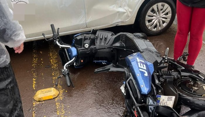 grave-acidente-entre-carro-e-moto-eletrica-deixa-adolescente-ferido-em-erechim.jpg