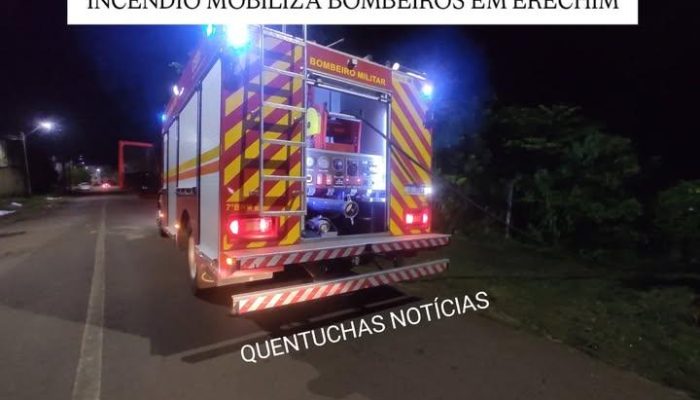 incendio-em-barraco-mobiliza-bombeiros-em-erechim.jpg