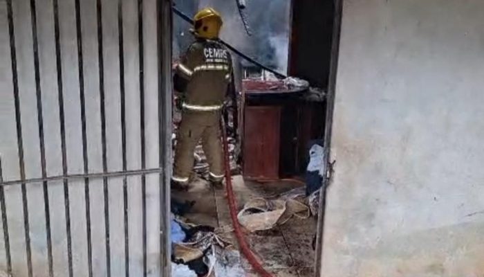 incendio-em-residencia-mobiliza-corpo-de-bombeiros-no-dia-das-maes-em-erechim1778431922.jpg