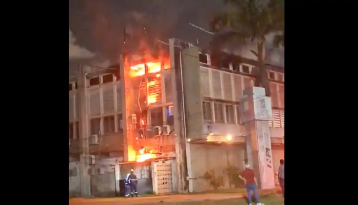 incendio_causa_danos_a_predio_da_universidade_federal_de_pernambuco01.jpg