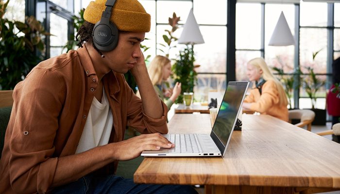 jbl-tune-770nc-lifestyle-image-03-904x560.webp.jpeg