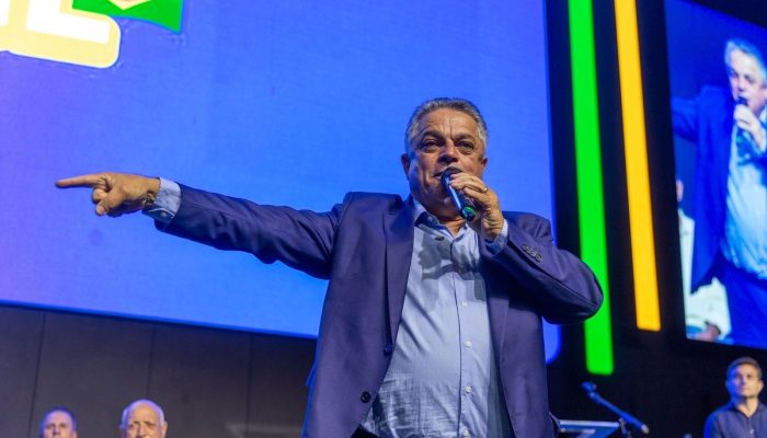 joao-rodrigues-renuncia-chapeco-palco.jpg