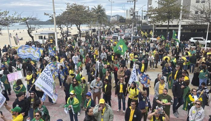 manifestacao-7-de-setembro-balneario-camboriu-tres-mil-pessoas.jpg