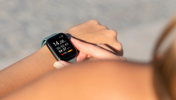 mulher-usa-smartwatch.png