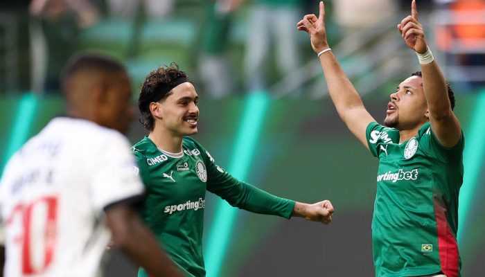 palmeiras_goleia_vasco_e_volta_a_abrir_frente_no_brasileirao_4_a_1.jpg