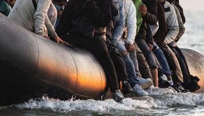 parlamento-europeu-aprova-novas-regras-para-agilizar-deportacoes-1784654160.jpg