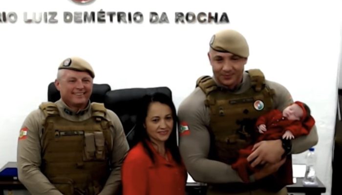 policiais-homenageados-bebe-aylla-maracaja-sc.jpg