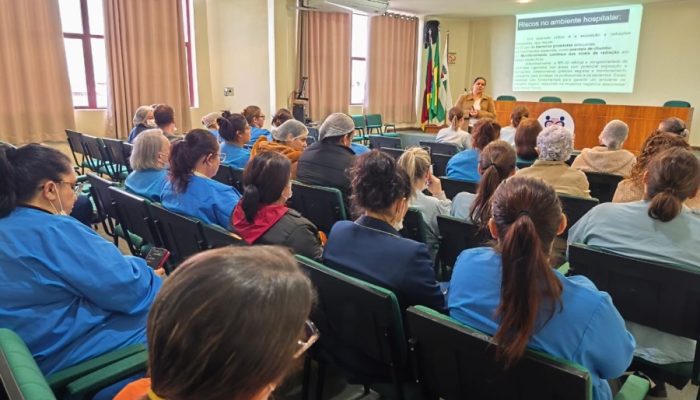 profissionais-do-hospital-santa-terezinha-participam-de-capacitacao-sobre-biosseguranca-hospitalar17.jpeg