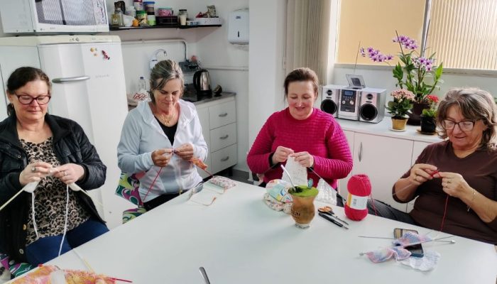 programa-acolher-garante-kits-gratuitos-feitos-por-voluntarias-para-maes-e-bebes-e-fortalece-rede-de.jpeg