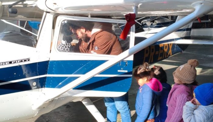 projeto-de-interesse-encanta-criancas-do-maternal-ii-em-visita-ao-aeroporto-de-erechim1781807231.jpg