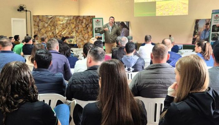 seminario-regional-plantio-direto-de-graos-palestra-campo.jpg