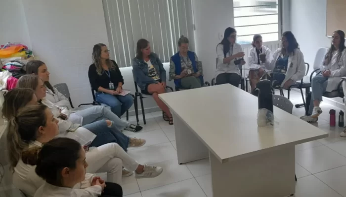 ubs-estevam-carraro-reforca-cuidado-em-saude-mental-em-encontro-com-equipe-dos-caps1773769857-1450x8.webp