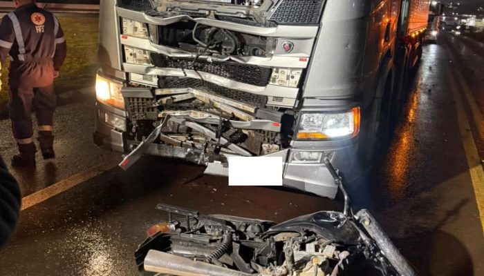 urgente-grave-colisao-entre-moto-e-carreta-deixa-vitima-fatal-em-erechim.jpg